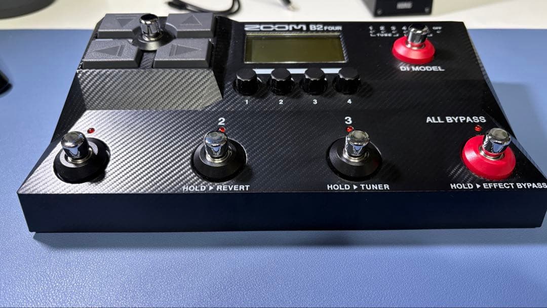 ZOOM B2 Four ベースエフェクター