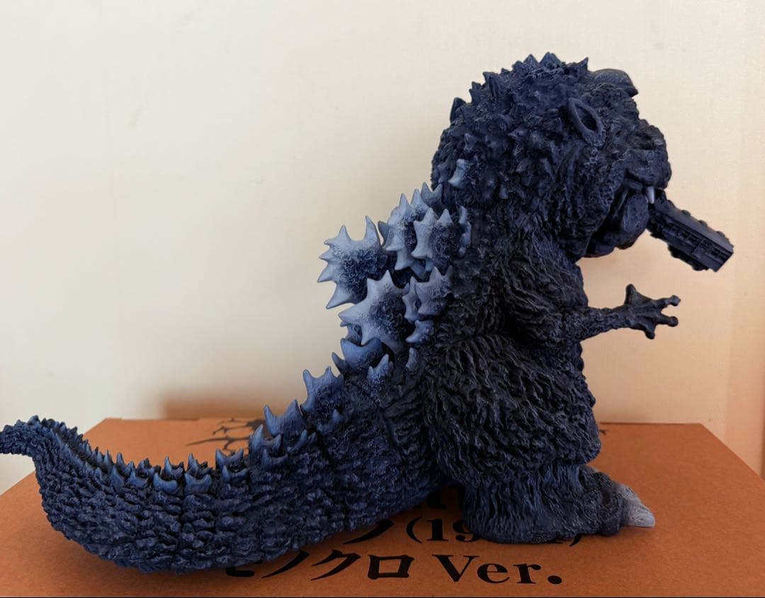 ギガンティックデフォリアル ゴジラ　(1954)モノクロver. フィギュア