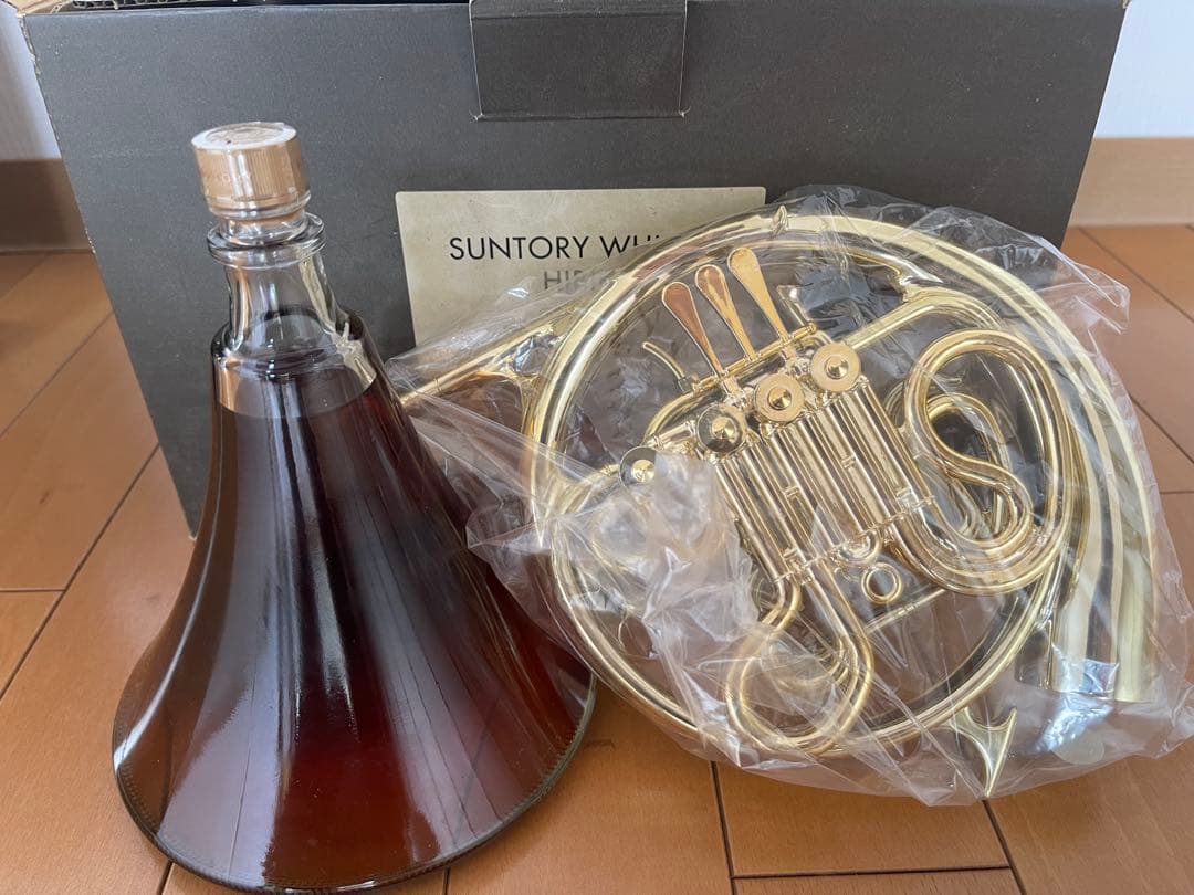 サントリーウイスキー 響 楽器ボトル ホルン型 500ml 43％