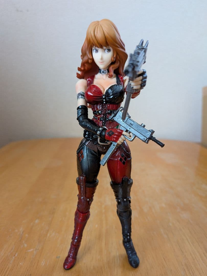 峰不二子フィギュア　可動式アクションフィギュア