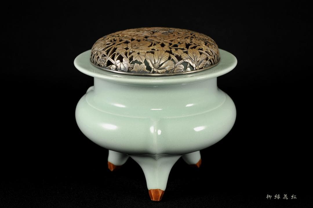 初代 諏訪蘇山 青磁 袴腰 香炉 共箱 四季草花銀火屋 約142g 帝室技芸員