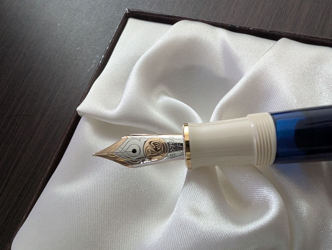 ペリカン万年筆 スーベレーン M800『クリームブルー』　ペン先ＥＦ(極細字)