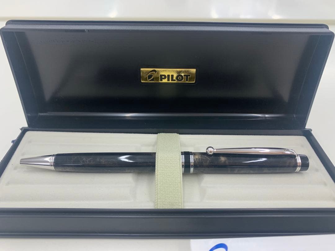 パイロット ツイスト式ボールペン「グランセグレーマーブル」