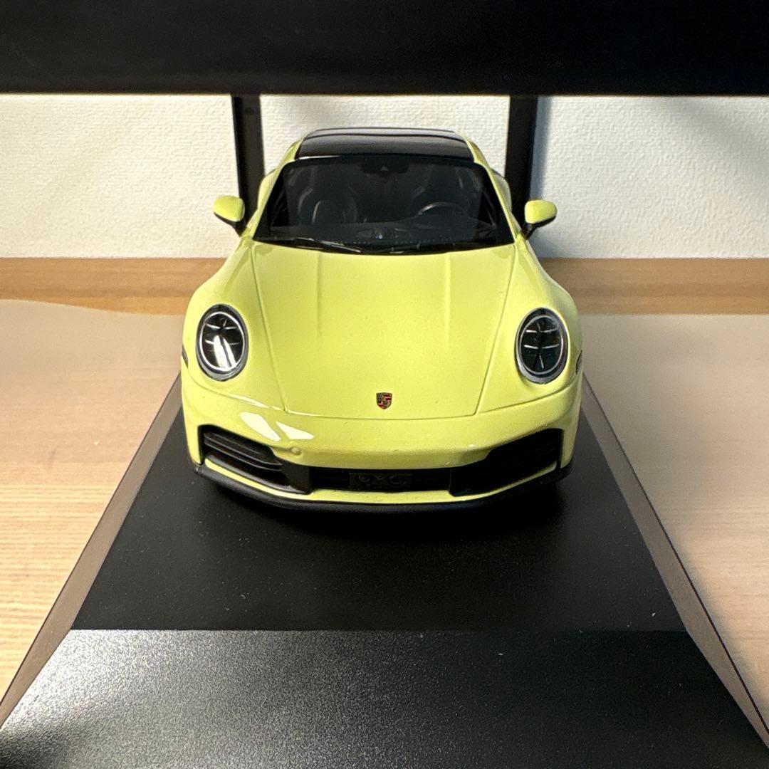 ミニチャンプス ポルシェ　911 992 Carrera 1/18 イエロー