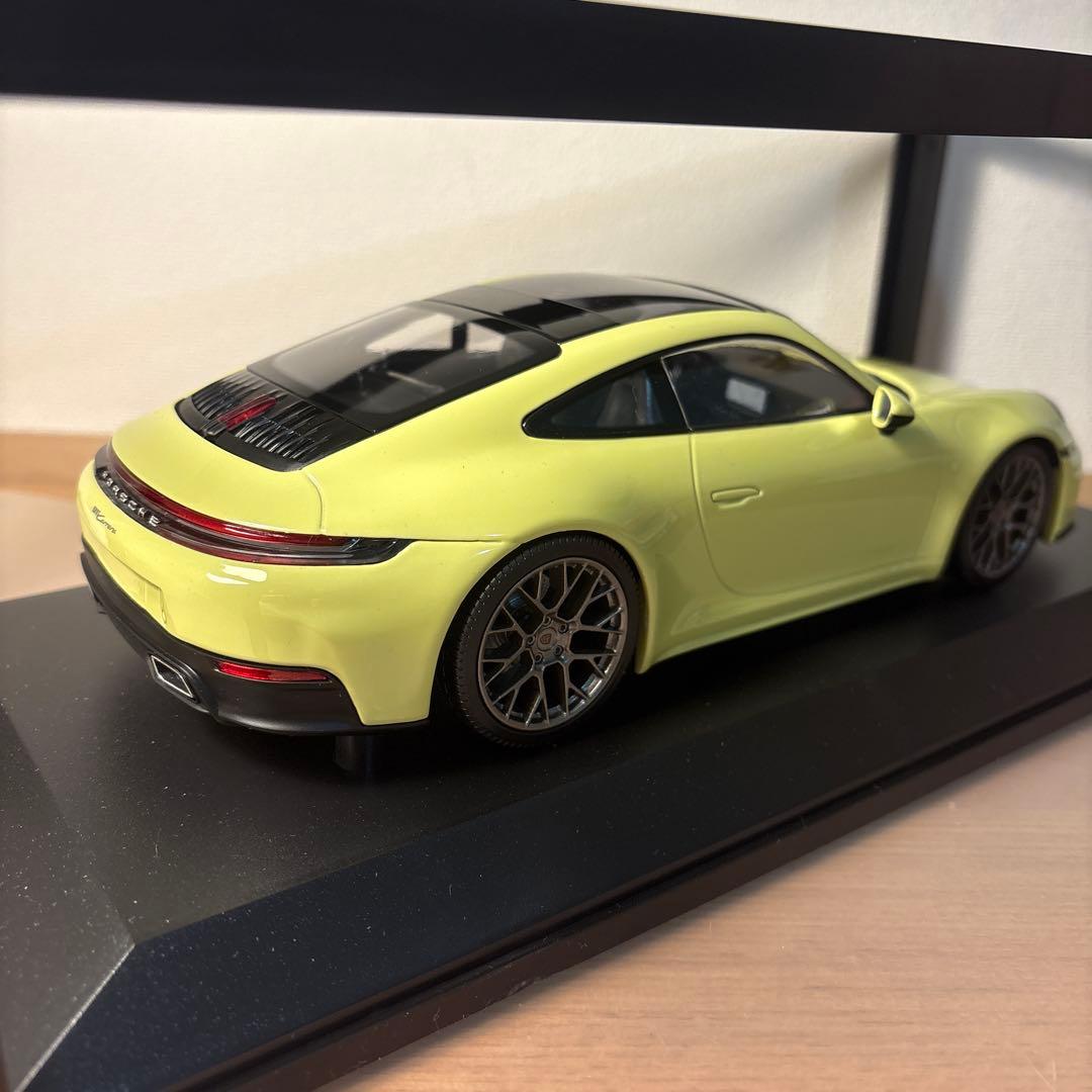 ミニチャンプス ポルシェ　911 992 Carrera 1/18 イエロー