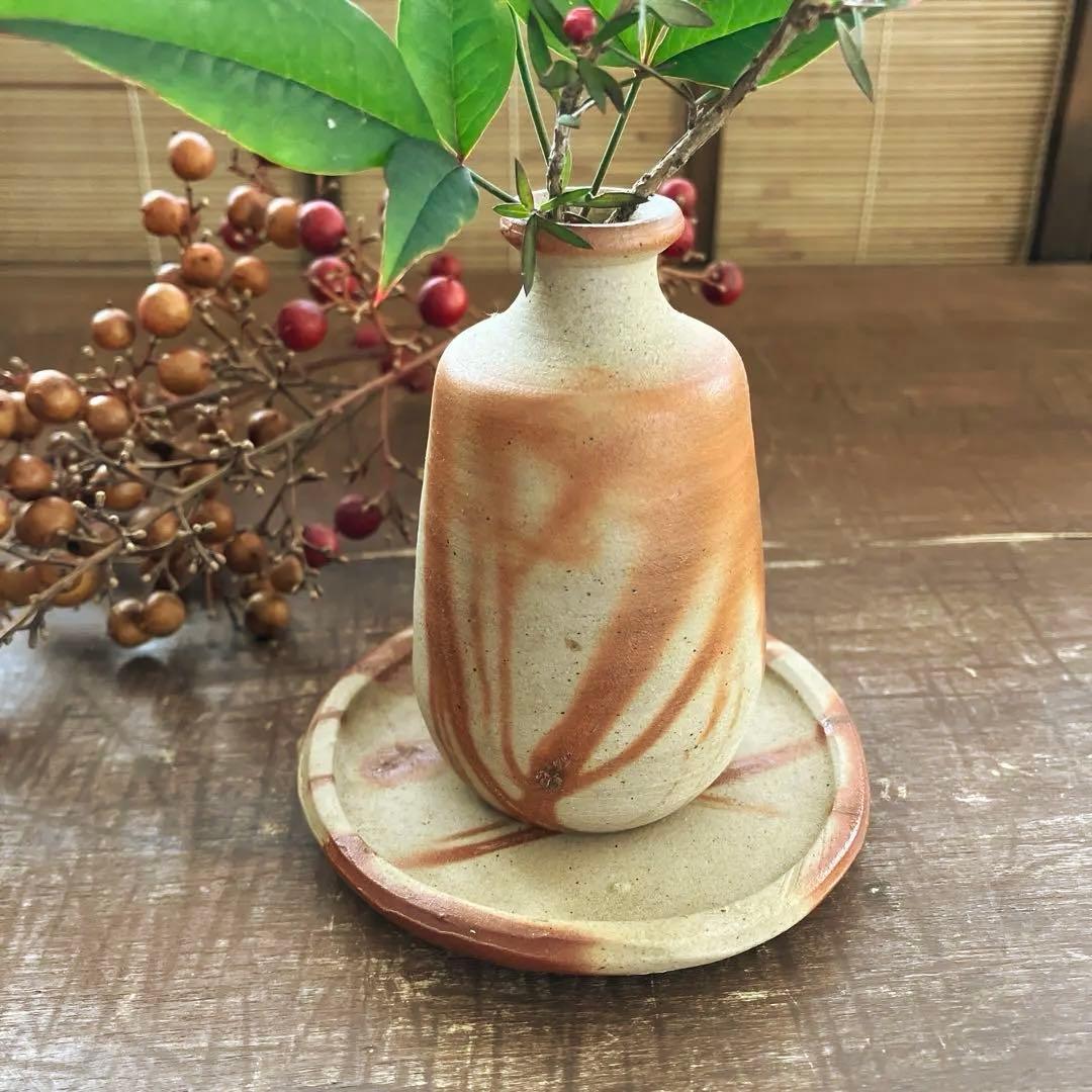 備前焼　緋襷　ヒダスキ　王子窯　陶器製　焼き物　一輪挿し　花器