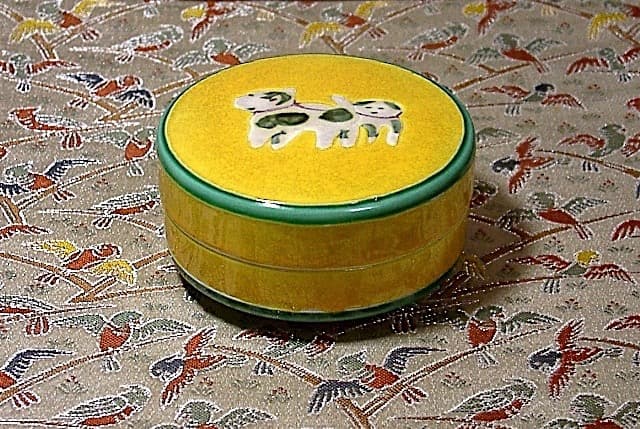 京焼・清水焼　清閑寺窯　杉田祥平作　犬交趾　香合　保護箱　無傷　保証。