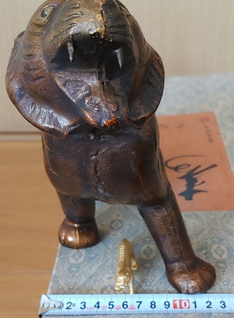 ブロンズ像 　虎　金属工芸　 置物　 オブジェ　　 アンティーク　 干支