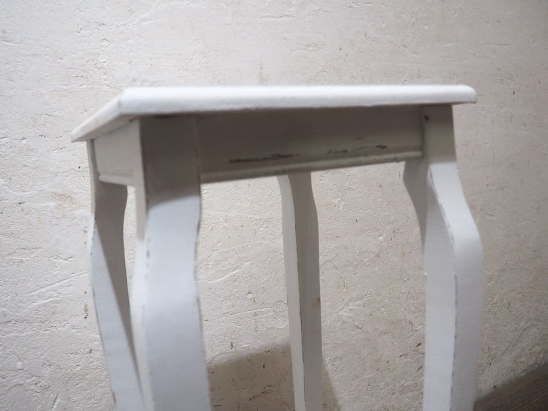 1242 白ペンキの陳列台　花台　展示台　テーブルリメイク　レトロ　ビンテージ