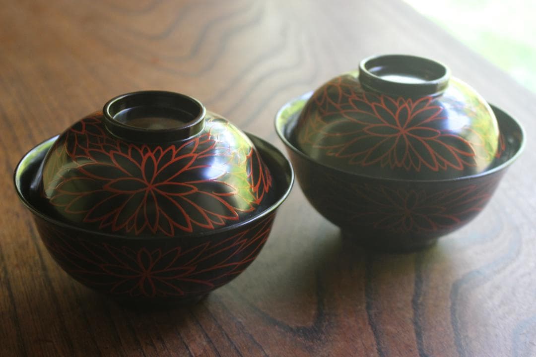 極小傷有！時代黒漆に風情ある朱漆菊文の映えるお椀2点（検輪島塗懐石椀蒔絵椀