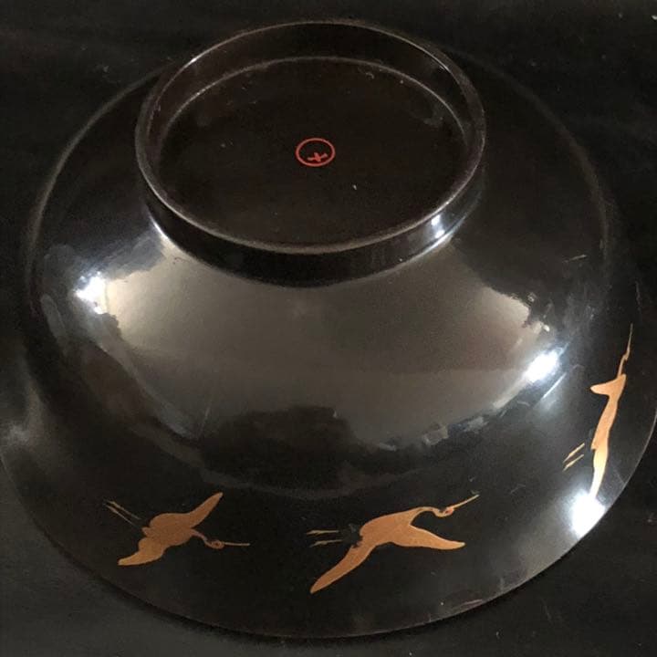 究極の美◼️蔵から黄金の鶴23羽が優雅に飛ぶ漆塗り蒔絵のお椀が出て来ました。