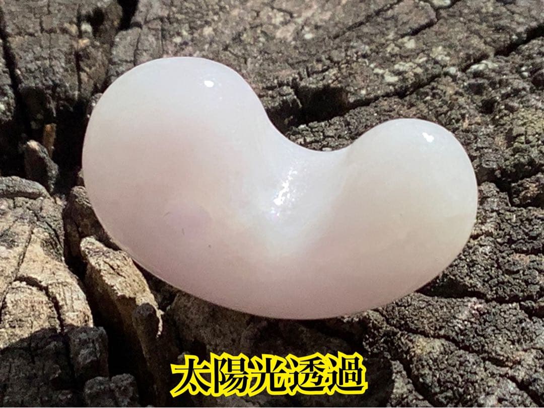 ✳ 極上の氷肌　神秘ラベンダー　糸魚川翡翠勾玉★鑑定鑑別書付　⭕️特別安価お値段‼️