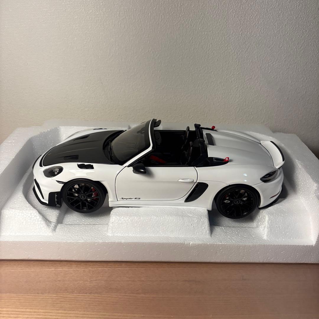 ノレブ ポルシェ　718 スパイダー RS 1/18 ミニカー ホワイト