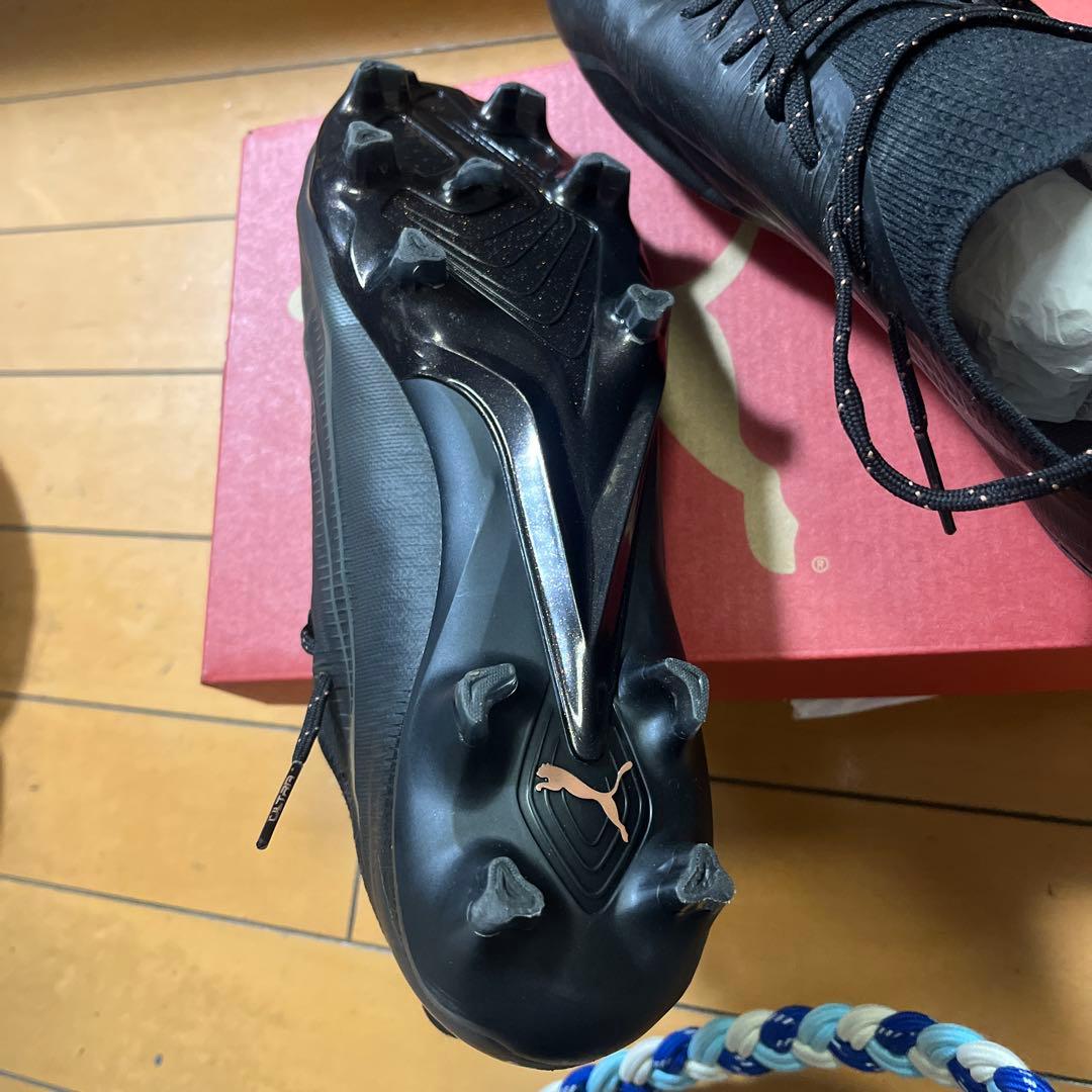 PUMA ブラック サッカーシューズ FG