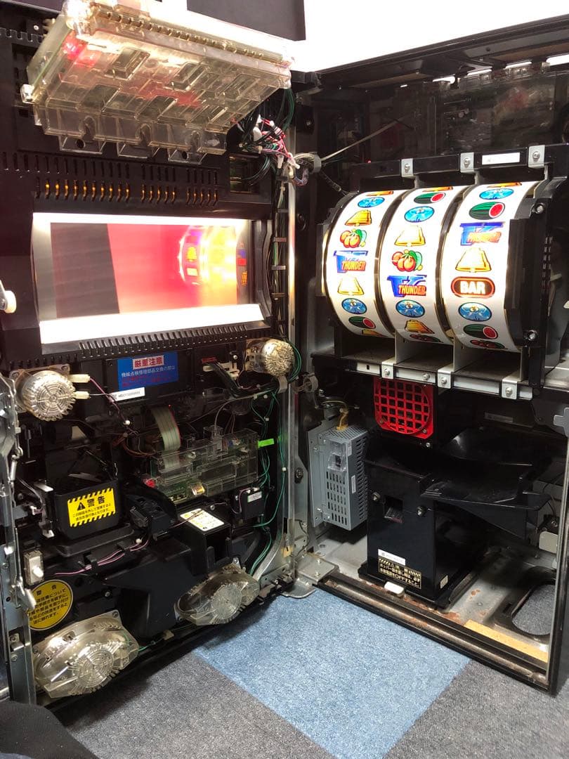 ⚠︎説明文必読⚠︎ パチスロ　サンダーV リボルト　実機+鍵等付属品(送料込)