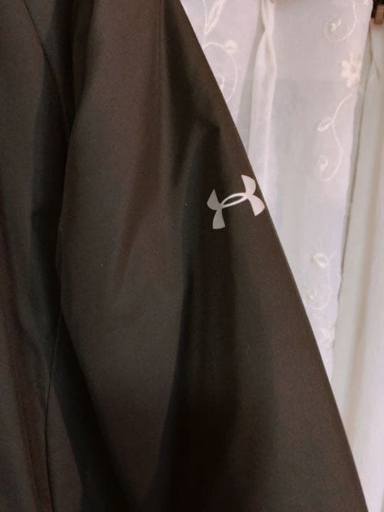 アンダーアーマー　　ウィンドブレーカー