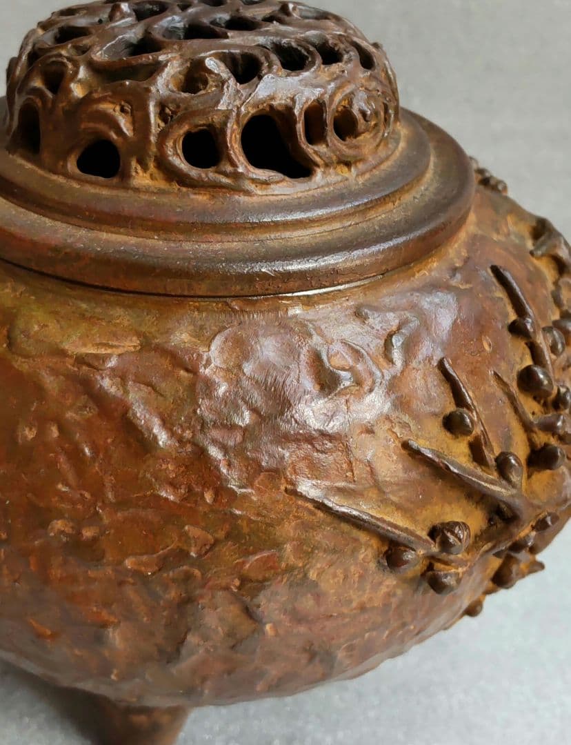 銅製 梅図　香炉