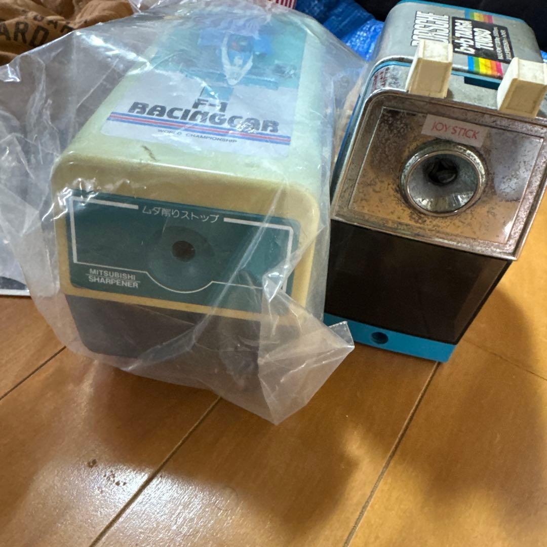 電動鉛筆削り機　手動式　ポルシェとf1とおまけ