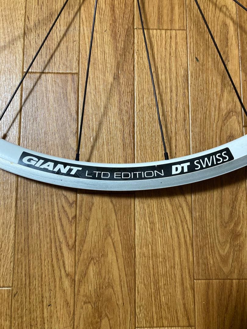 DTSWISS R1800 GIANTホイール(クリンチャー) 白 700c