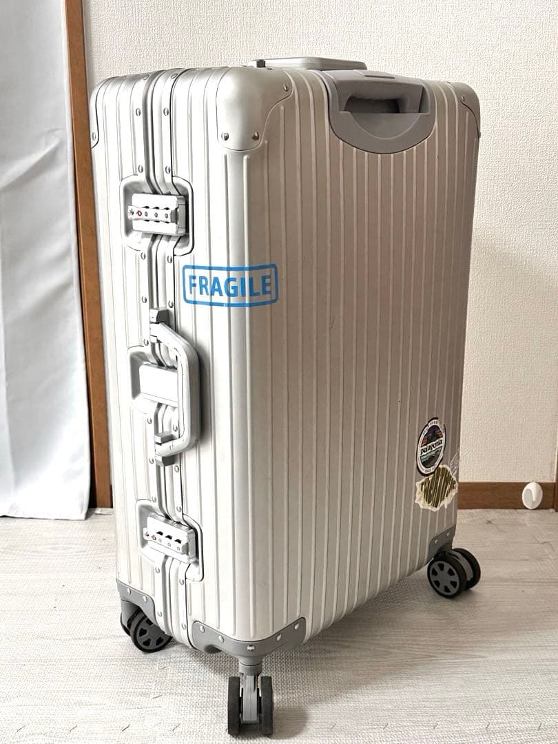 TSAロック付き　アルミニウム合金製　シルバー4輪キャリーケース。