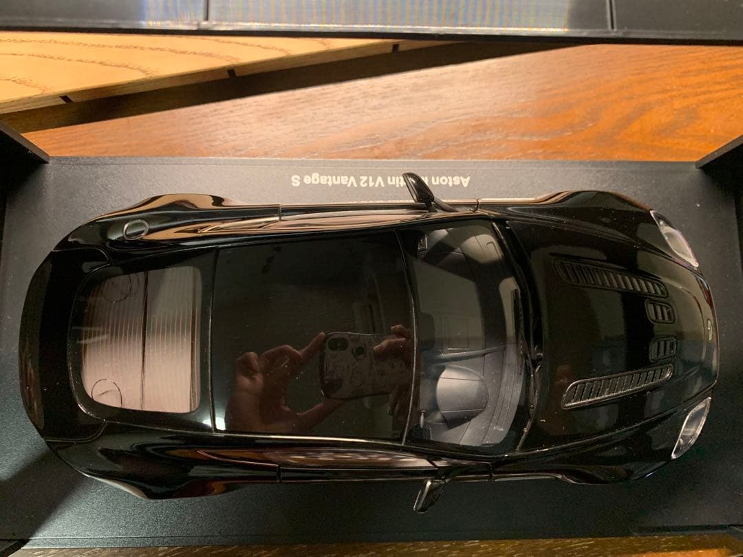 1/18 オートアート アストンマーチン V12ヴァンテージS