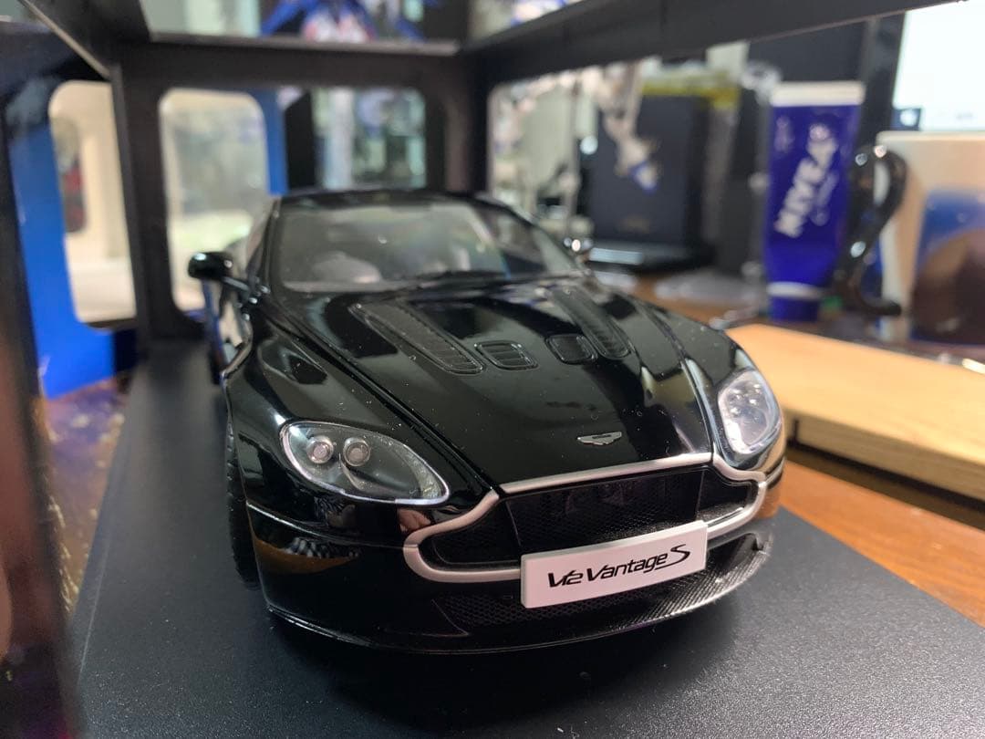 1/18 オートアート アストンマーチン V12ヴァンテージS