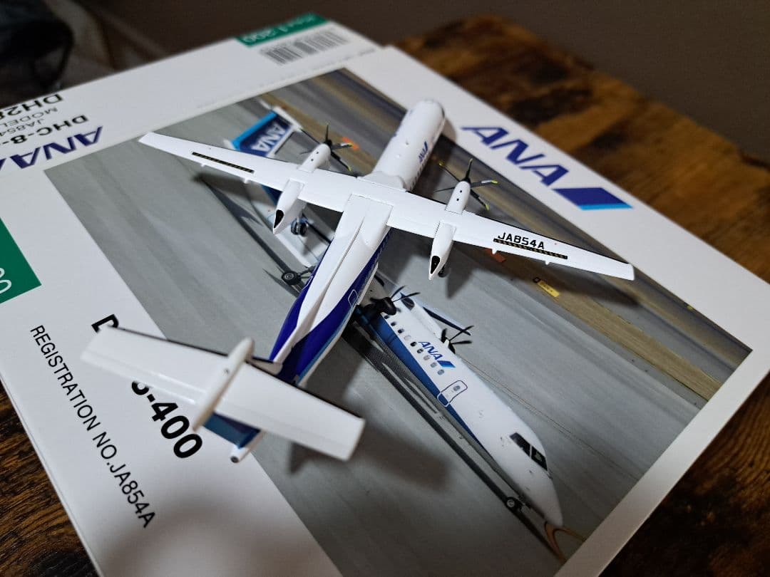 【美品】ANA 全日空商事　DHC-8-400 JA854A 1/200