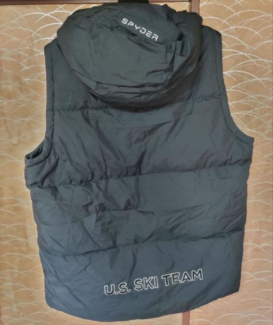 SPYDER U.S.SKI TEAM フード付きダウンベスト。