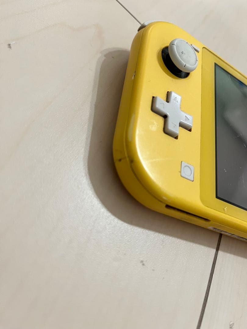 Nintendo Switch Lite イエロー　ジャンク