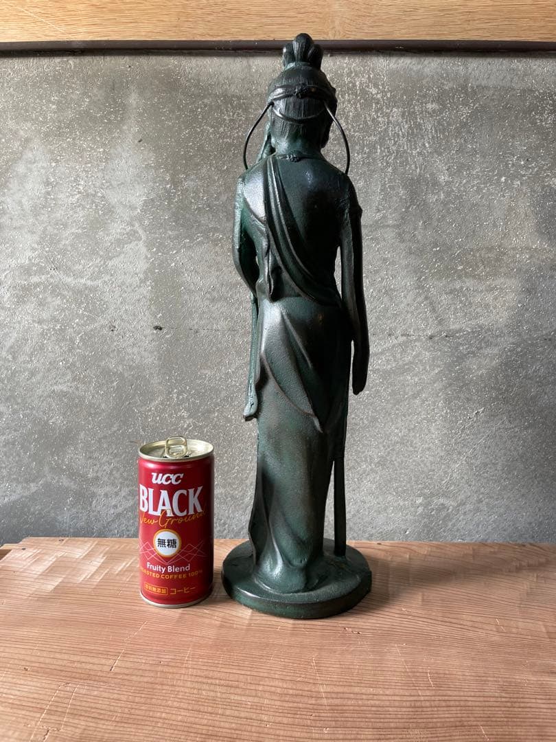 重たい像 金属製　【m313 仏像　観音様　観音菩薩 金属製　金属工芸　観音像】