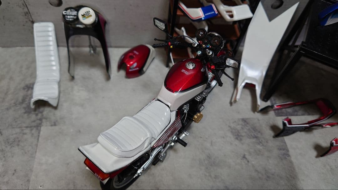 1/12完成品CBX400F赤白 2型カスタム