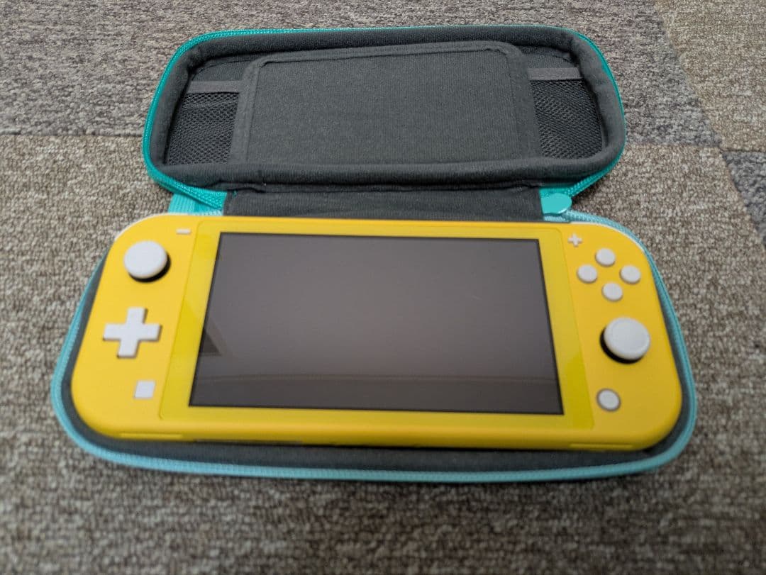 【ほぼ新品】Nintendo Switch Lite イエロー&キャリングケース