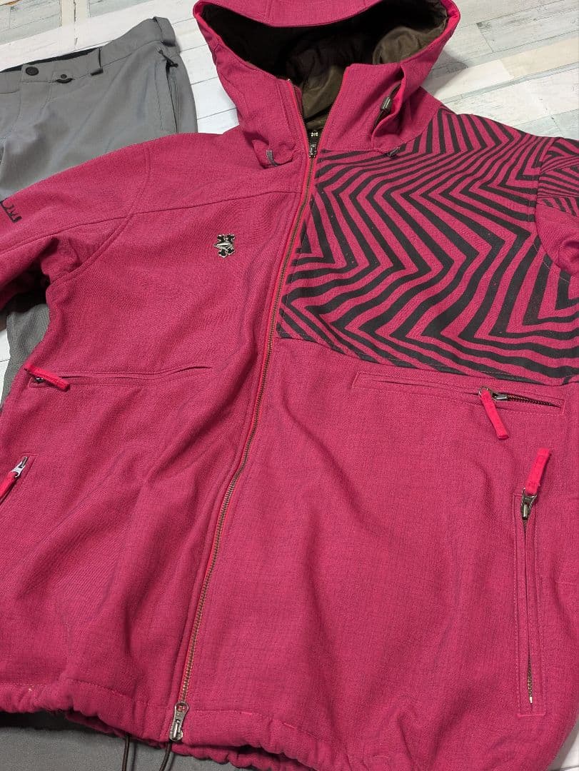 VOLCOMボルコム　メンズスノボードスノボースキーウェア　サイズL