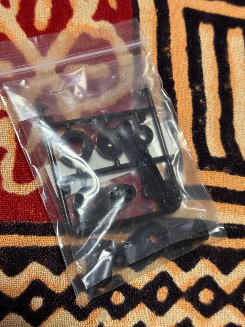 新品未使用！タミヤ組立済TT-02Bシャーシ モーター・樹脂製リヤウイング他付属