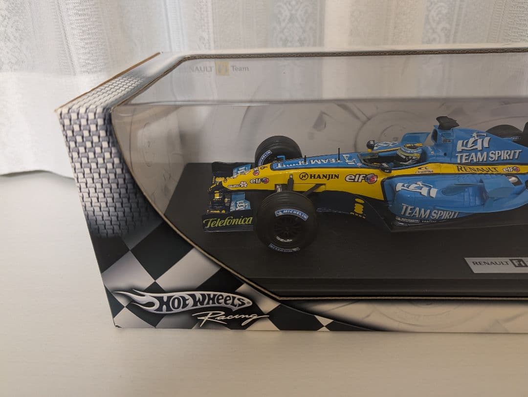 Hot Wheels ルノー F1 R25 ジャンカルロ・フィジケラ 1/18
