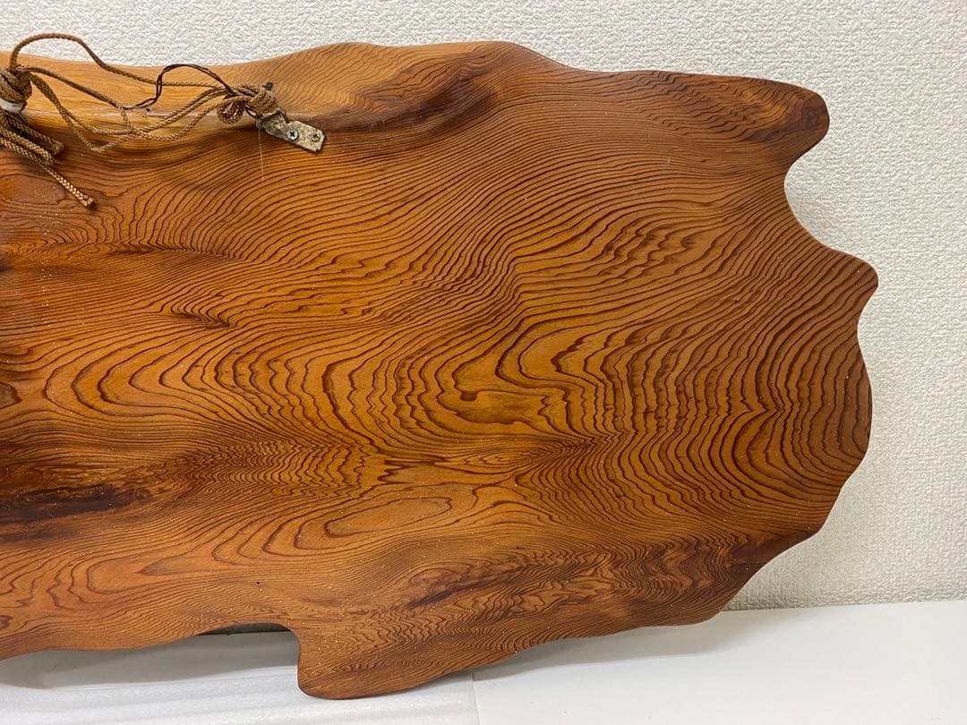 3-3292 屋久杉で作られた鯉の木彫りの工芸品・壁掛