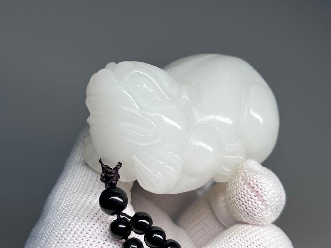 和田玉　聖獣　貔貅　金運財運開運風水　手彫り　天然石　旧家蔵出し　厚重　提げ物