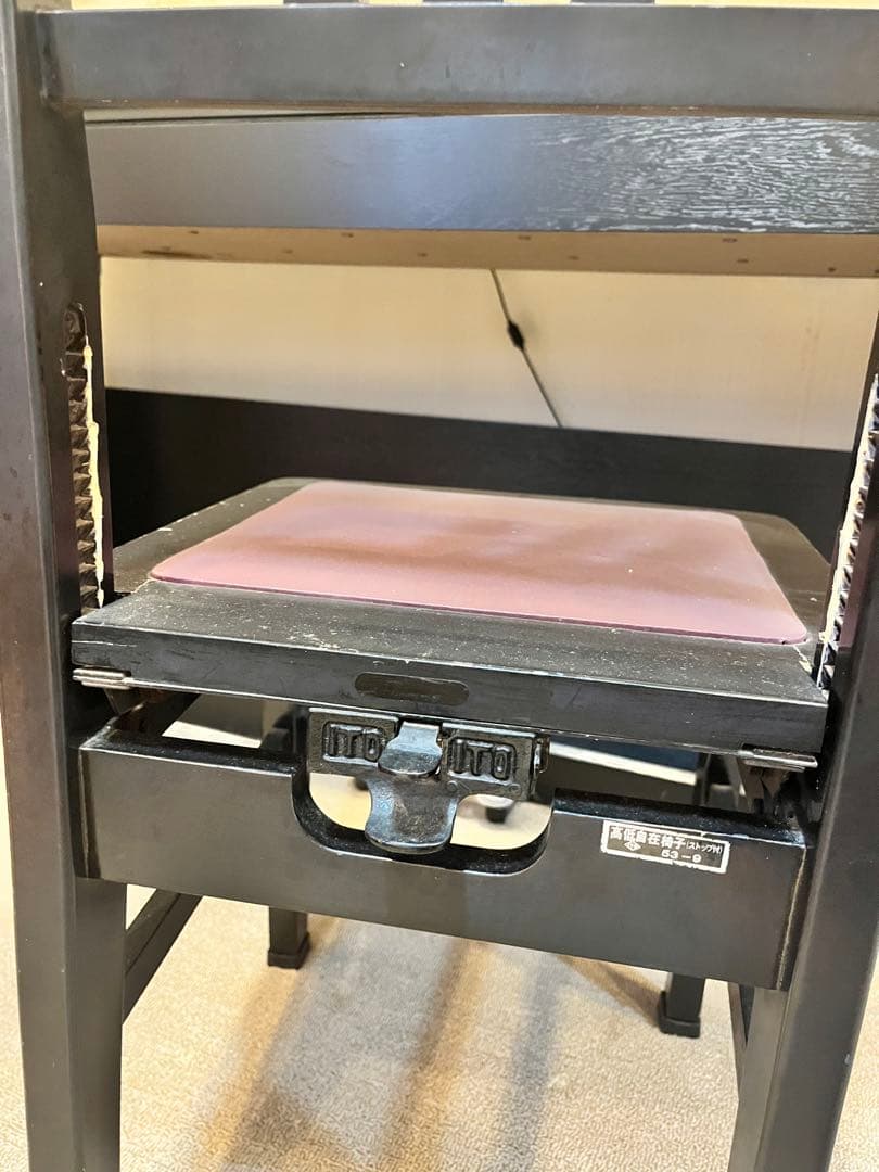 ピアノ椅子　黒い木製椅子 引き出し付き 紫座面