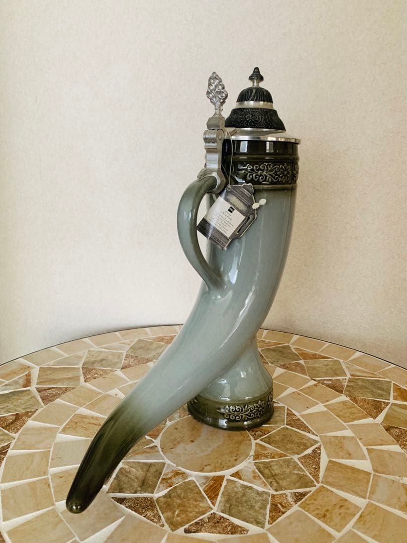 ドイツ製 陶器の角型ジョッキ