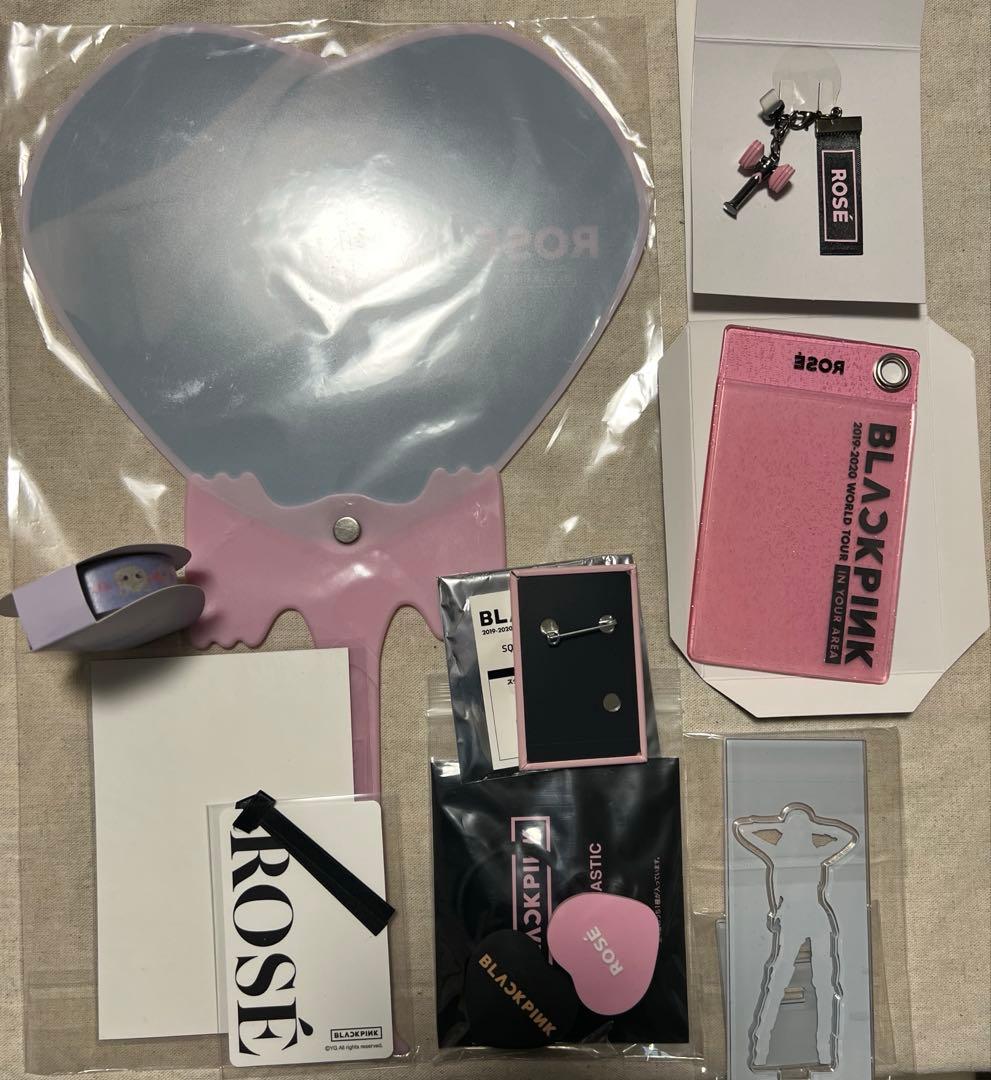 1.31まで！BLACKPINK ロゼ　うちわ　トレカ　缶バッチ グッズセット②
