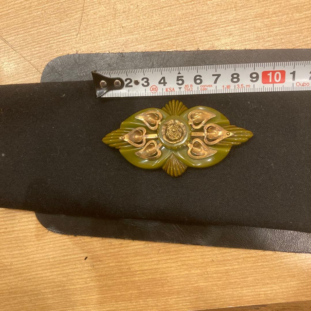 イギリスアンティーク　大ぶり　ベークライトブローチ