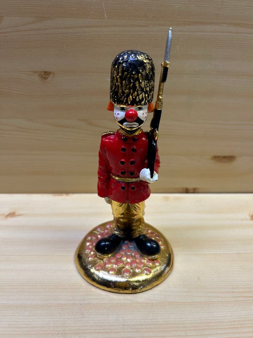 ロン.リー　イギリスブリテン英国兵のピエロの置き物