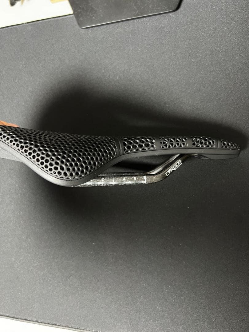 NAGO R4 PAS 3DMSS風 カーボン 3Dプリント サドル RYET