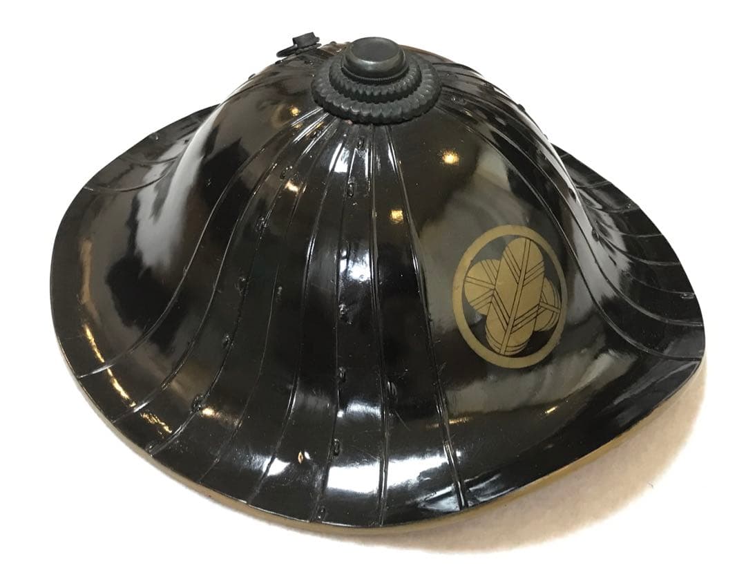 陣笠　丸に違い鷹の羽紋