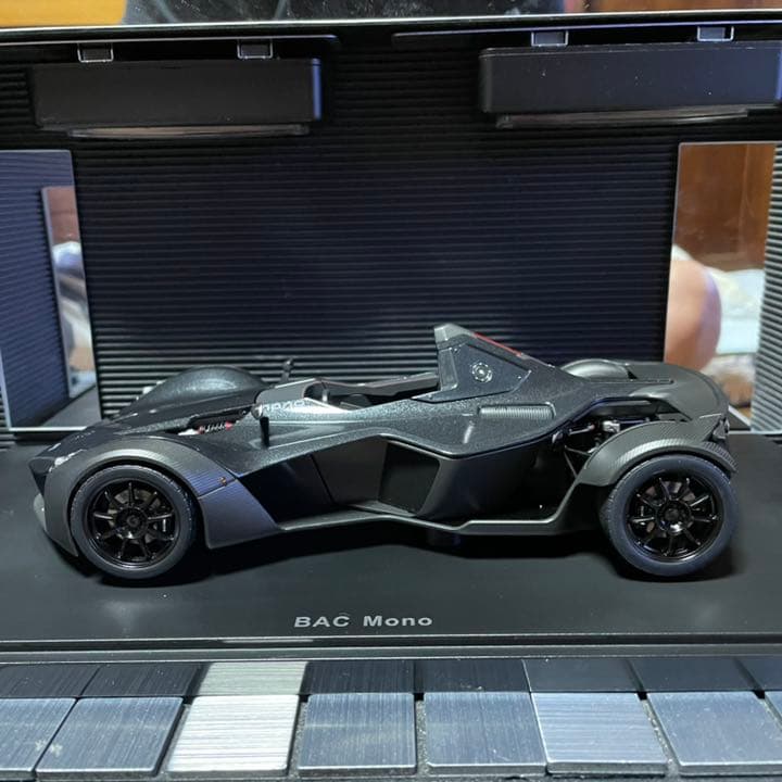 未展示品　オートアート1/18 BAC Mono メタリック・ブラック