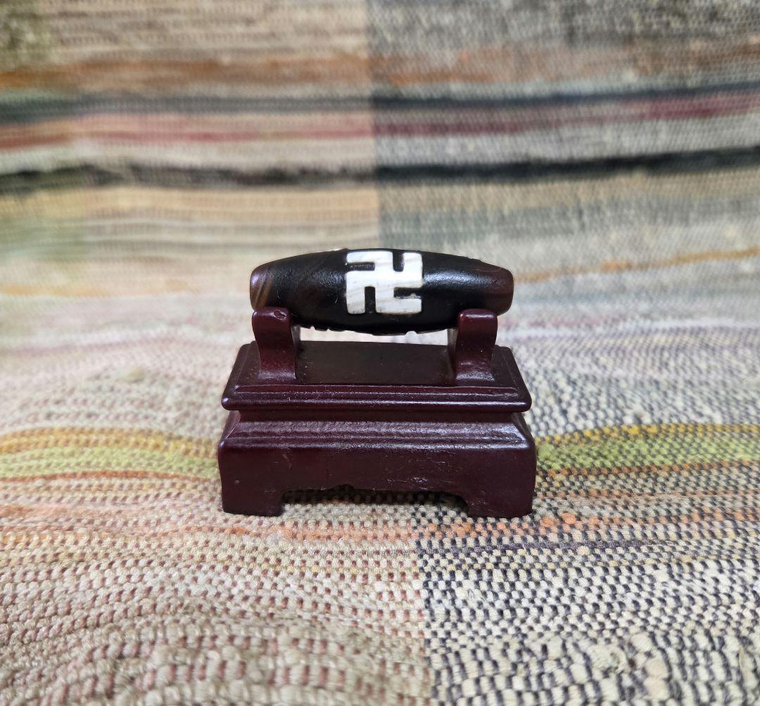 882　天珠　 卍六字真言天珠　梵字　彫刻　凸凹　貴重　珍品　dzibeads！