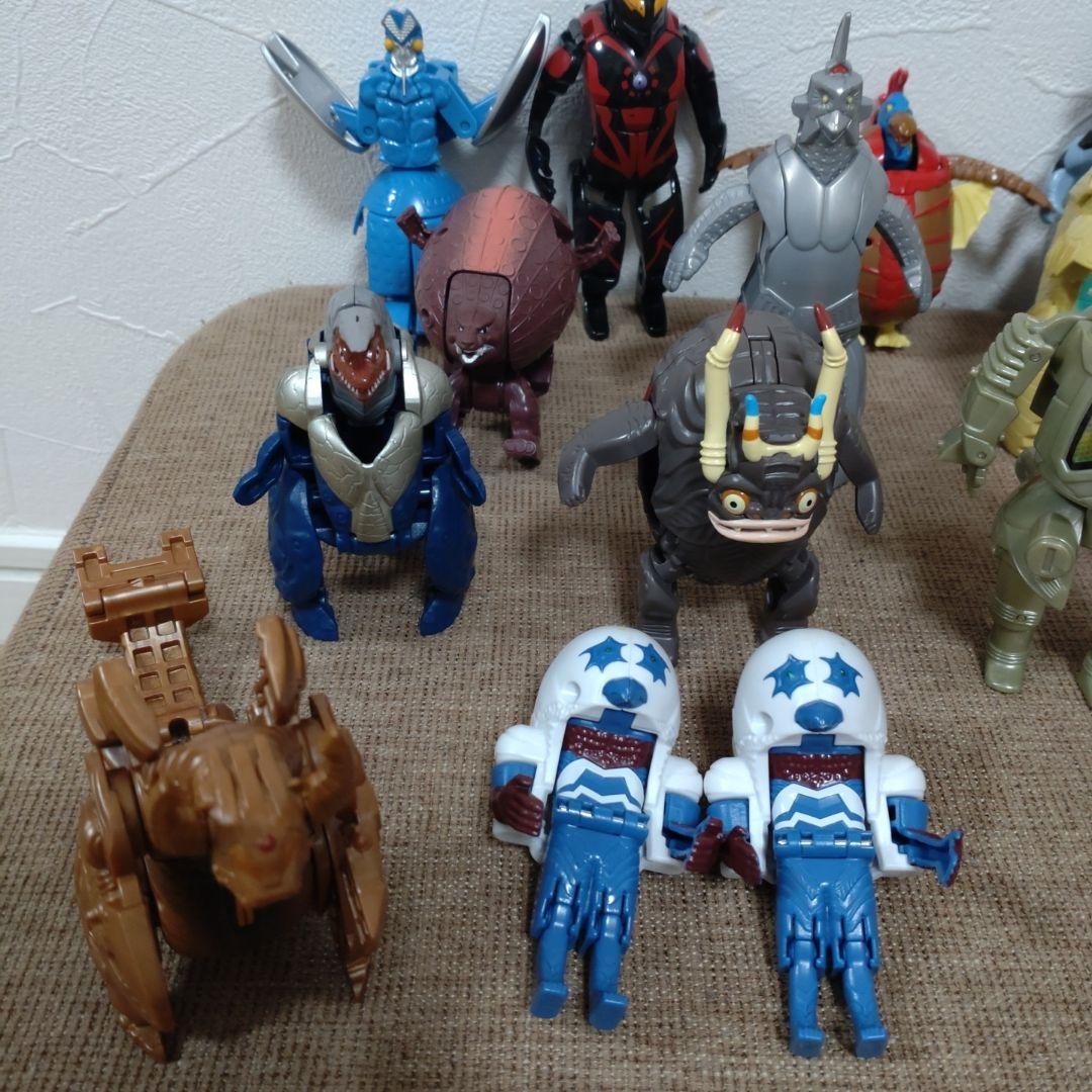 ウルトラエッグ24体&バトルアタッシュケース青、ジャンク1体おまけつき