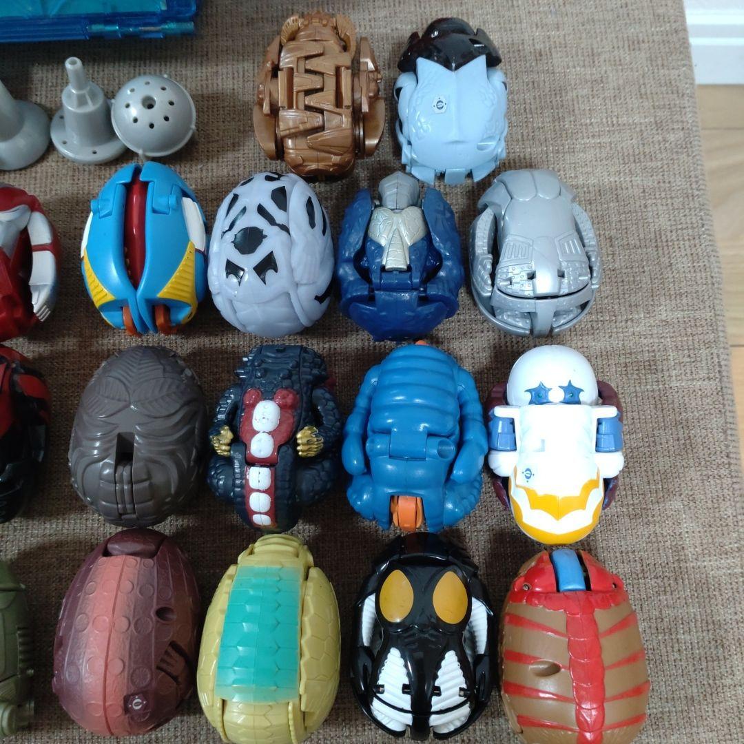 ウルトラエッグ24体&バトルアタッシュケース青、ジャンク1体おまけつき