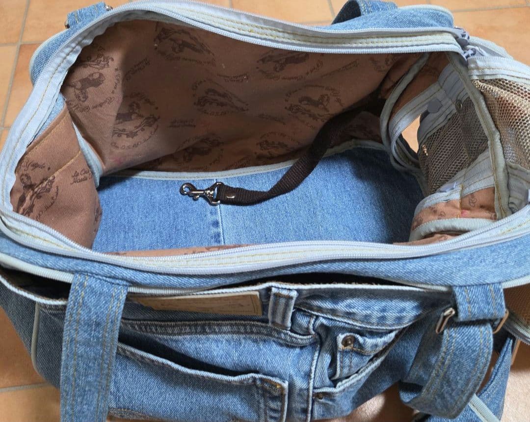 ペットキャリーバッグ　 ルシアンエサヨ Mサイズ 美品