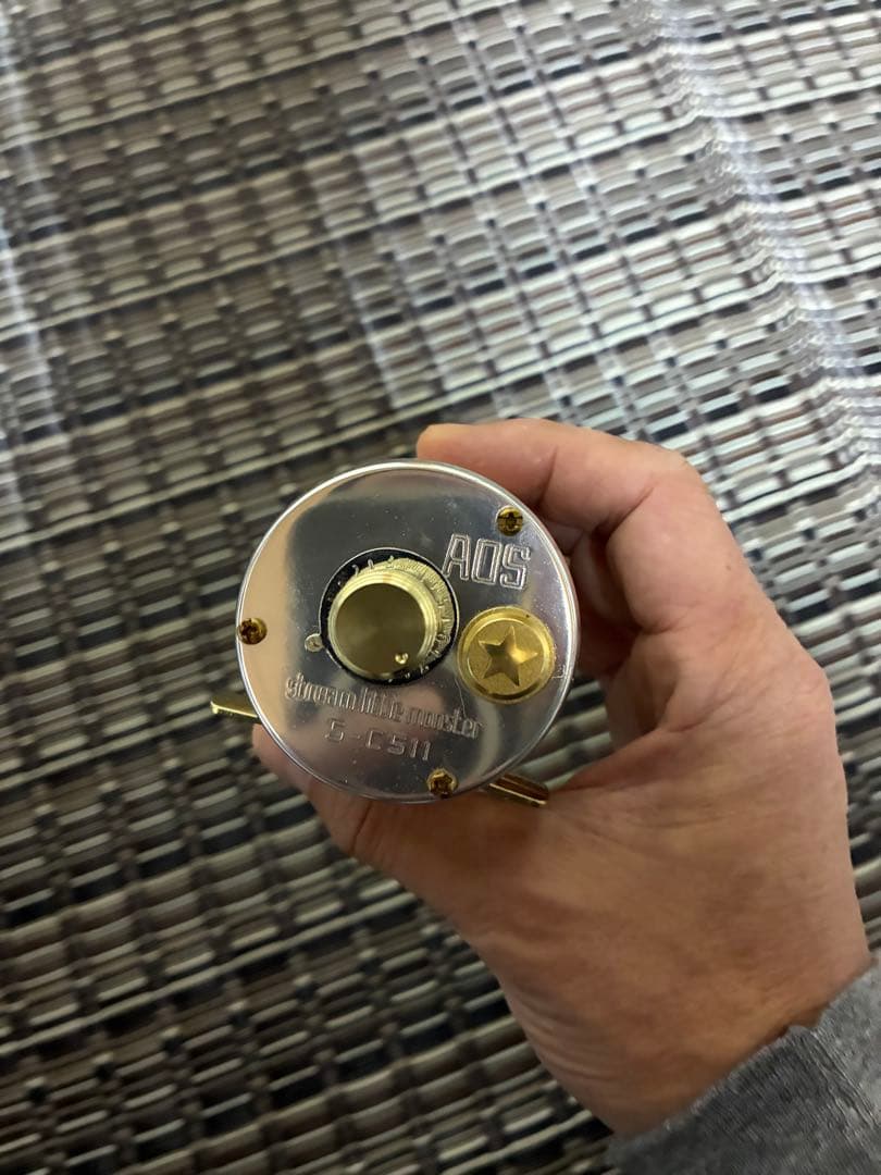 Aioushi AOS-511 C1 ベイトリール シルバー/ゴールド 左巻